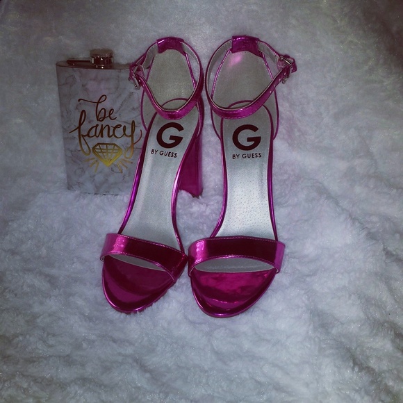 Hello π€ Welcome to my Closet. - Picture 2 of 6